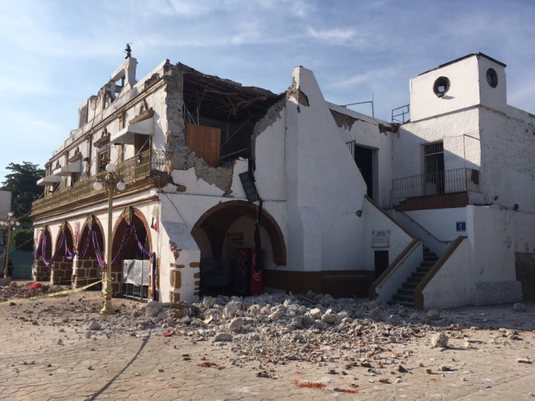 The Jojutla Municipal Palace stands heavily damaged after a 7.1 earthquake, in Jojutla, Morelos state, Mexico, Tuesday, Sept. 19 2017. The earthquake stunned central Mexico, killing at least 120 people as buildings collapsed in plumes of dust. (AP Photo/Carlos Rodriguez)