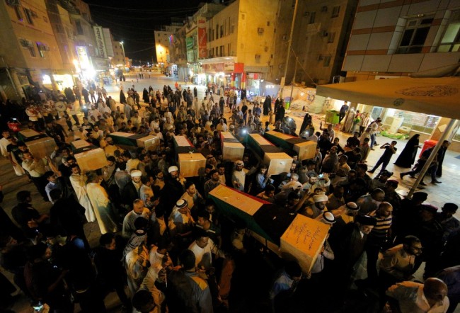 Похороны жертв теракта в Эль-Кувейте. Фото AP/Scanpix