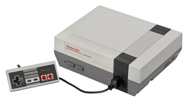 Классическая консоль Nintendo Entertainment System. Фото:  	Evan-Amos / Wikimedia Commons