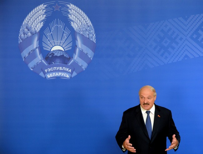 Belarus' President Alexander Lukashenko speaks with journalists during presidential elections at a polling station in Minsk on October 11, 2015. Belarus holds an election that is likely to see authoritarian President Alexander Lukashenko claim a fifth term, with the EU possibly lifting sanctions against him if the polls take place without incident. AFP PHOTO / MAXIM MALINOVSKY