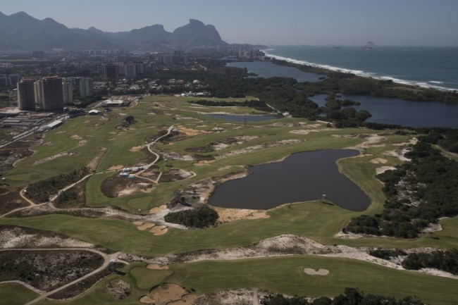 Организаторам Олимпиады впервые за 100 лет пришлось оборудовать поле для гольфа. Фото: AP Photo / Scanpix