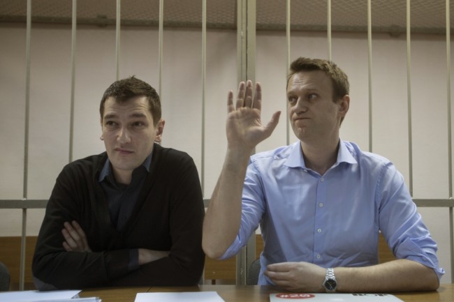 Олег и Алексей Навальные. Фото AP Photo/Scanpix