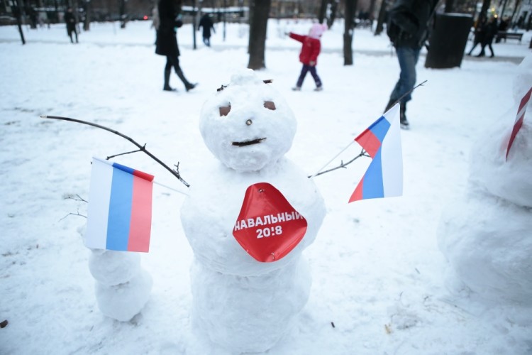 A snowman decorated with Russian national flags and a poster reads 'Navalny 2018' is set at a park in Moscow, Russia, Sunday, Dec. 24, 2017. Hundreds of supporters of Russian opposition leader Alexei Navalny on Sunday endorsed him for the presidency and prepared to file his nomination with election officials, putting pressure on the Kremlin to allow him to run. (AP Photo/Denis Tyrin)