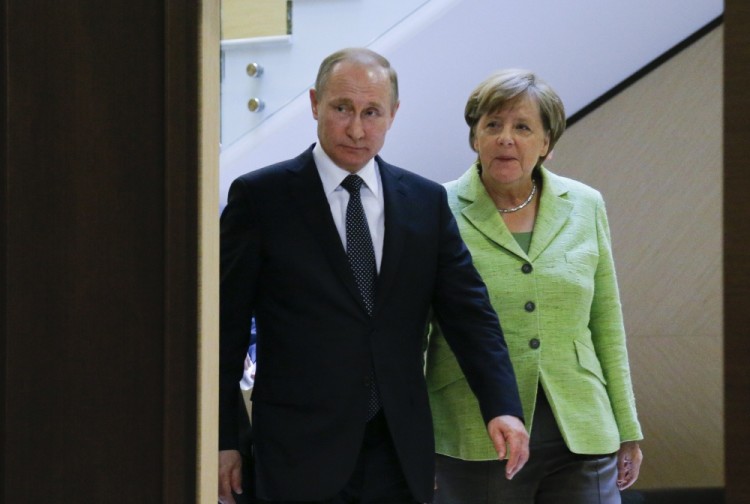 Владимир Путин и Ангела Меркелб. Фото AP Photo/Scanpix