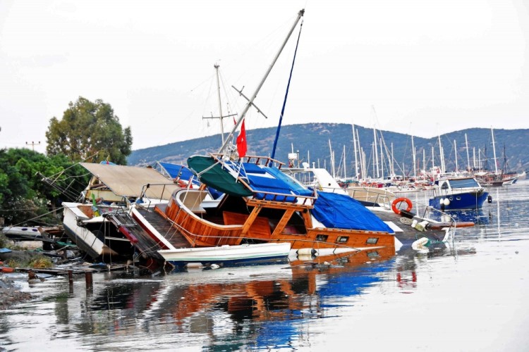 (170721) -- BODRUM, July 21, 2017 (Xinhua) -- Photo taken on July 21, 2017 shows damaged ships at Bodrum, Turkey's southwestern province. An earthquake measuring 6.3 on the Richter scale jolted the southwestern coast of Turkey at 01:31 a.m. local time Friday (2231 GMT on Thursday), according to Turkish Disaster and Emergency Management Presidency Authority (AFAD).  (Xinhua/DHA/Depo Photos)(gj) - dha -//CHINENOUVELLE_XxjpbeE001373_20170721_TPPFN0A001/Credit:CHINE NOUVELLE/SIPA/1707211205