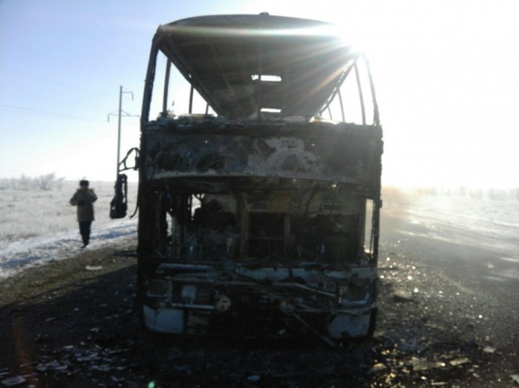 Сгоревший в Казахстане автобус. Фото CHINE NOUVELLE/SIPA/Scanpix