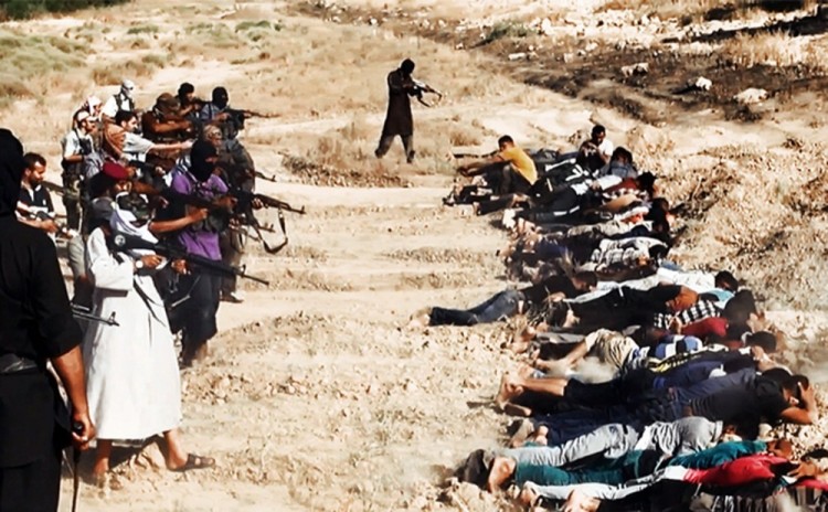 Боевики ИГ казнят пленных иракских солдат. Фото AFP/Scanpix