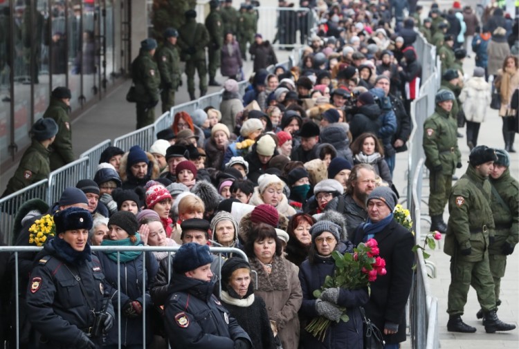 MOSCOW, RUSSIA  NOVEMBER 27, 2017: People queue ouside the Tchaikovsky Concert Hall to pay their last respects to the late Russian baritone Dmitri Hvorostovsky. The opera singer died at 55 after a two and a half year battle with brain cancer. Sergei Savostyanov/TASS