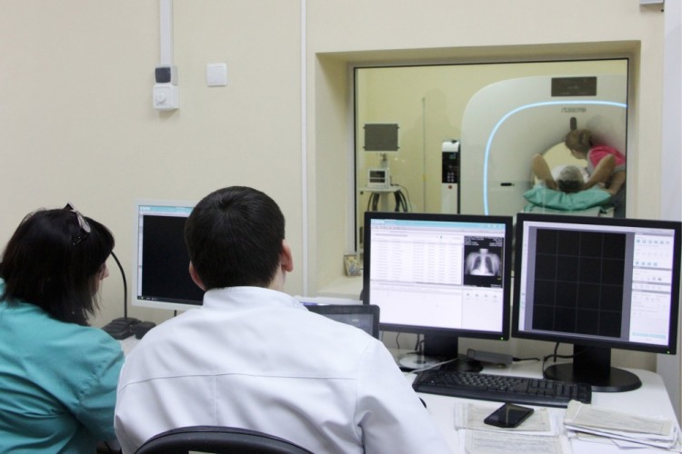 Новый магнитно-резонансный томограф установлен в Луганской республиканской клинике ранней диагностики онкологических заболеваний в рамках «Гуманитарной программы по воссоединению народа Донбасса». Фото Tass/Scanpix