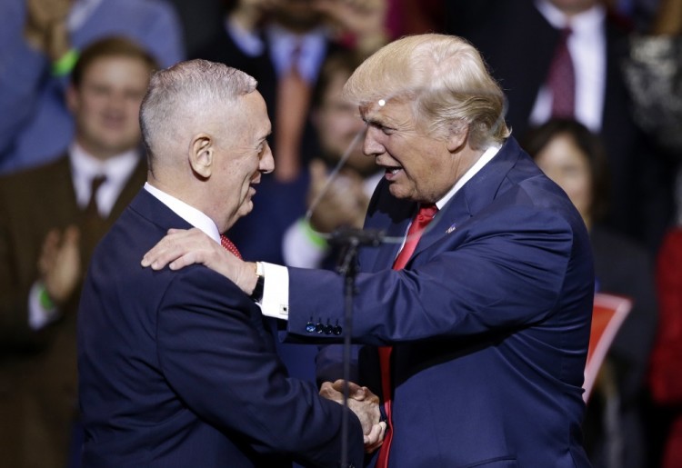 Дональд Трамп и генерал Джеймс Мэттис, вероятный будущий министр обороны США. Фото: AP / Scanpix