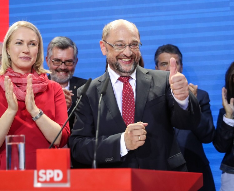 (170924) -- BERLIN, Sept. 24, 2017 -- German Chancellor candidate of the Social Democratic Party (SPD) Martin Schulz (R, Front) greets supporters after delivering a speech at the headquarters of SPD in Berlin, Germany, on Sept. 24, 2017. The conservative union led by German sitting Chancellor Angela Merkel on Sunday defended its commanding role in the Bundestag (German parliament) with 32.5 percent of the vote, falling short of expectations with a nine-percentage gap compared with the election four years ago. ) GERMANY-BERLIN-ELECTION-SPD-SCHULZ ShanxYuqi PUBLICATIONxNOTxINxCHN
