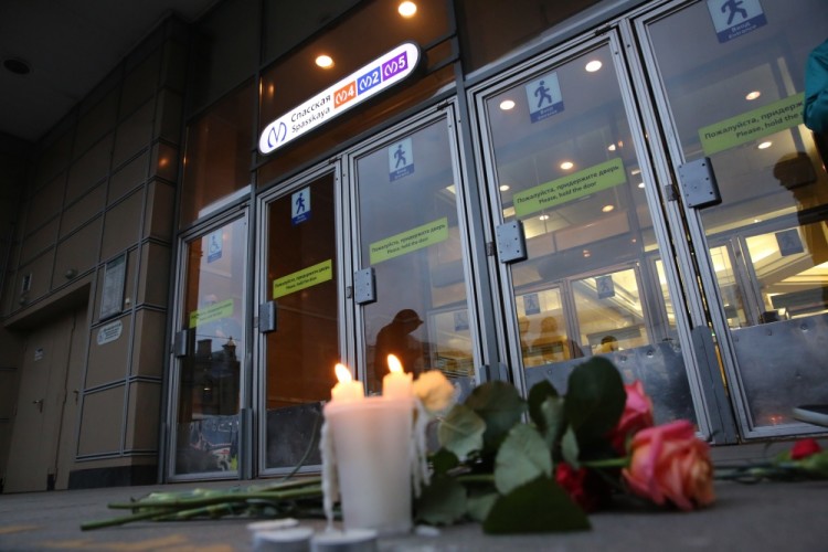 (170403) -- ST. PETERSBURG (RUSSIA), April 3, 2017 (Xinhua) -- Candles and flowers are seen to mourn the victims of an explosion in St. Petersburg, Russia, on April 3, 2017. Russian Health Minister Veronika Skvortsova said at least 10 people had been killed and 37 others were injured in an explosion of an unknown explosive device with destructive elements in St. Petersburg. (Xinhua/Irina Motina) (Photo by Xinhua/Sipa USA)